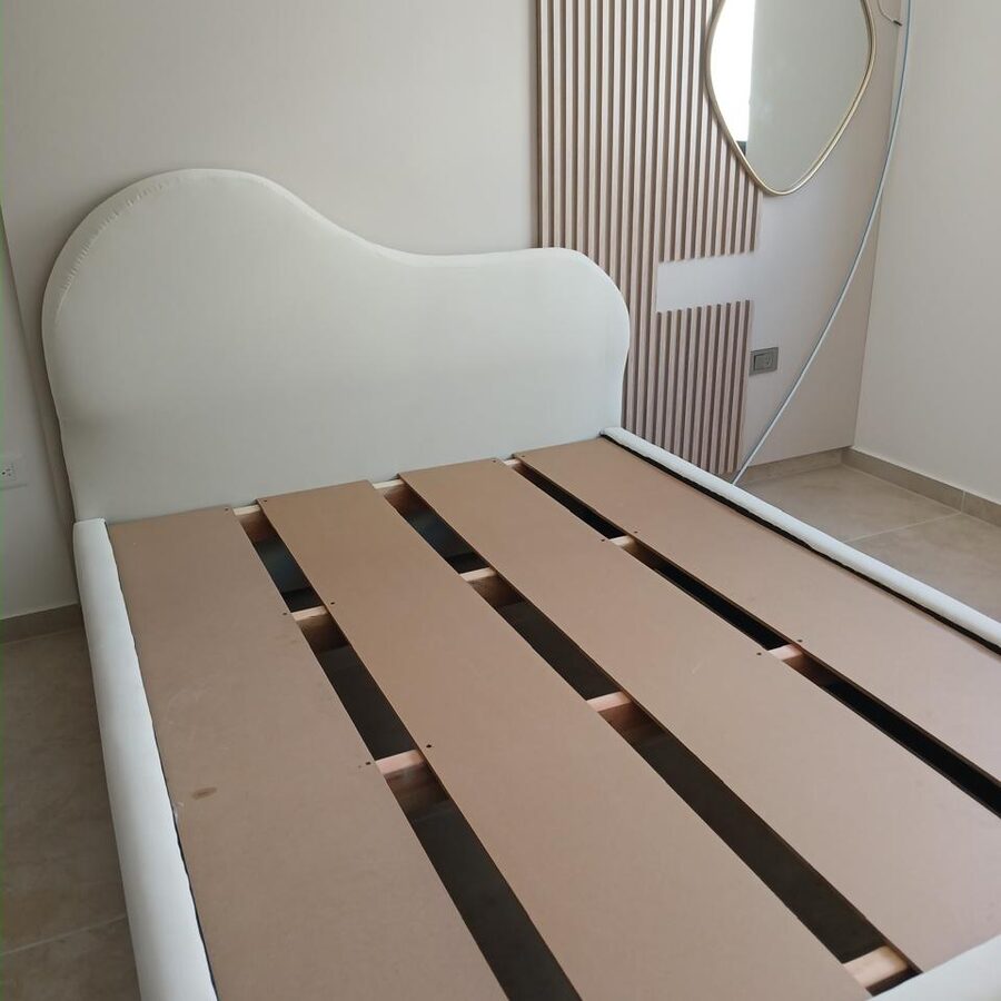 Cabecera curva blanca