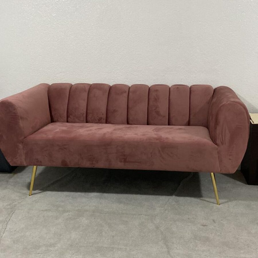 Sofá vintage en terciopelo rosa